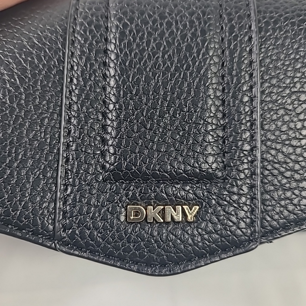 NWT DKNY Maxxe Mini Flap Crossbody Bag Black Gold Hardware 7.5"x5" RETAIL $139 - Picture 8 of 10